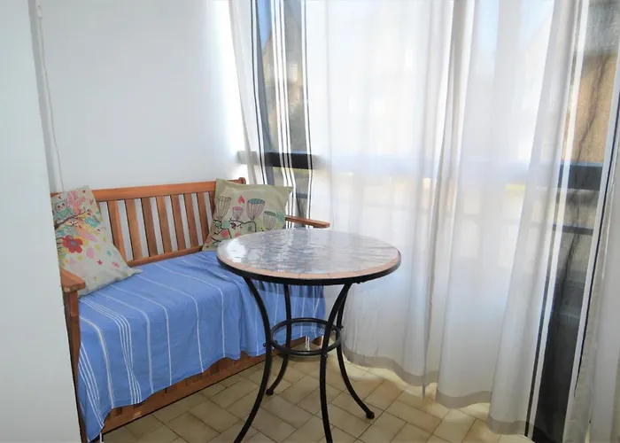 Avec Loggia - Proche Centre Et *